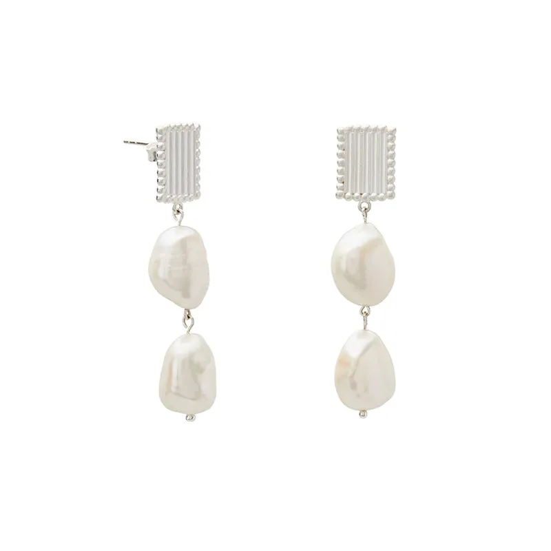 APHRODITE GODDESS HANGING PEARL EARRINGS