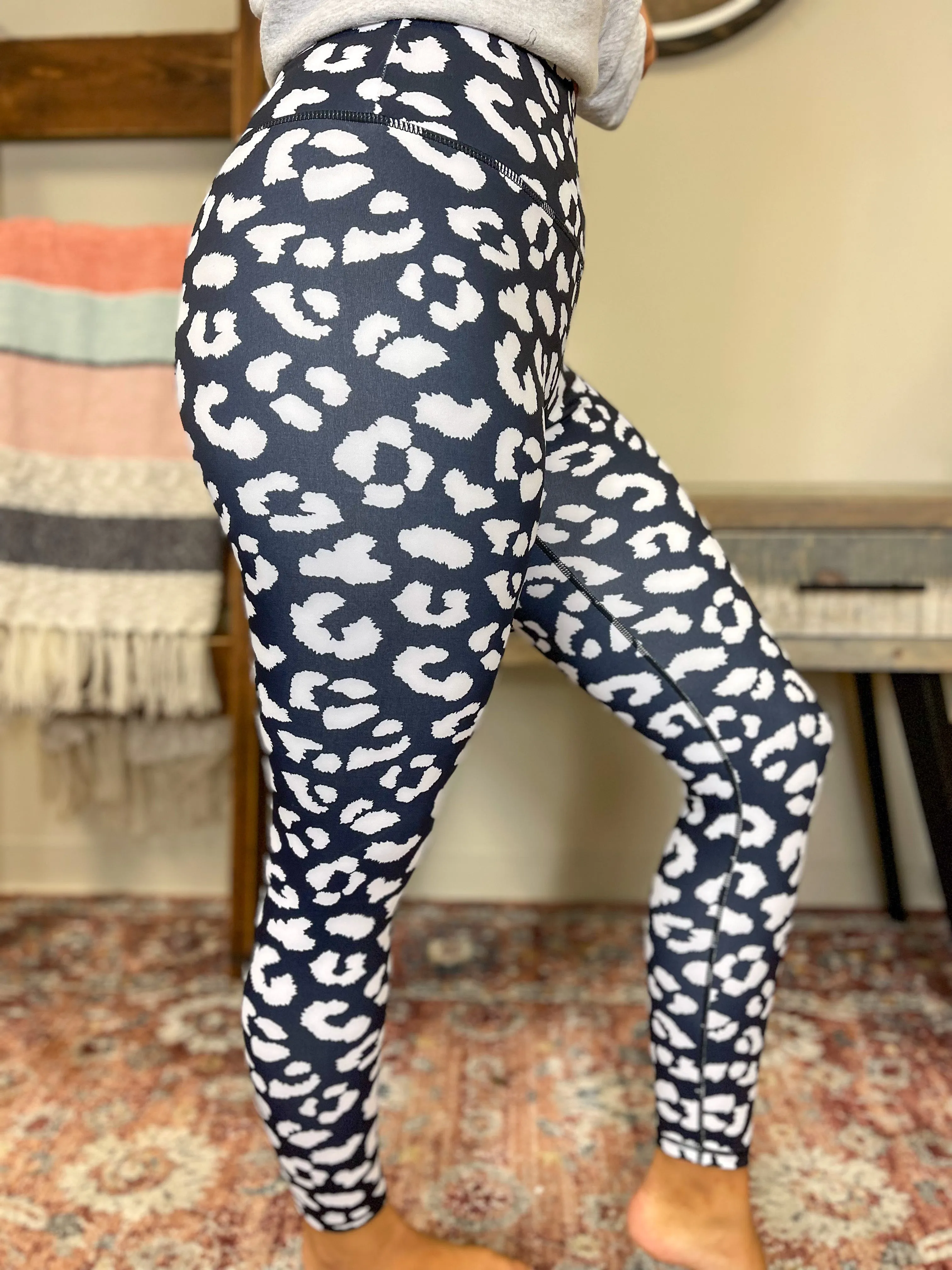 Black & White Leopard Leggings