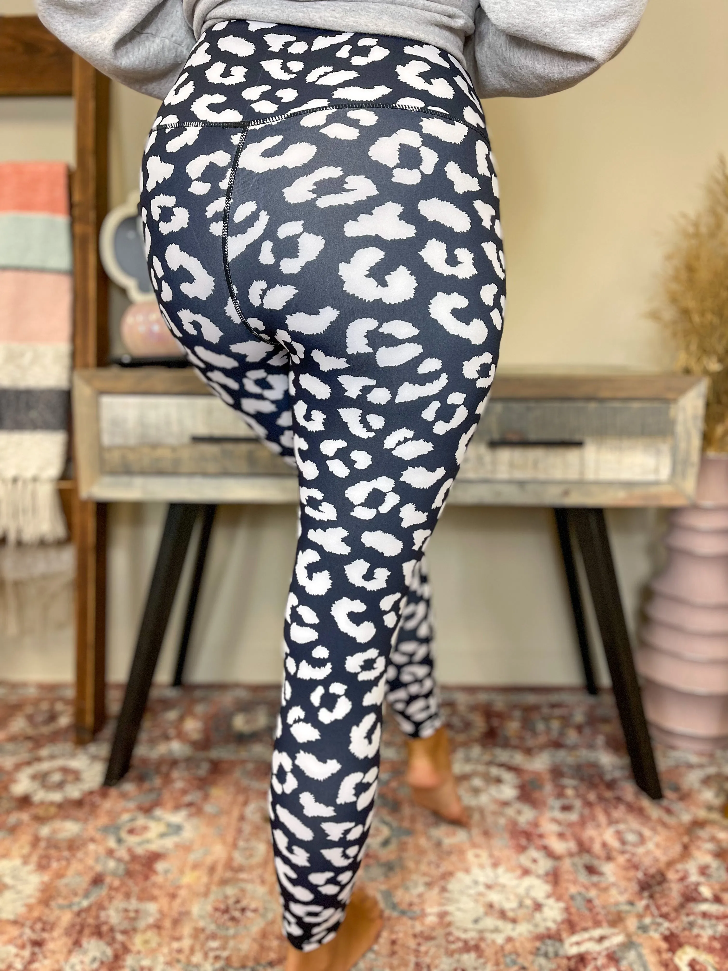 Black & White Leopard Leggings