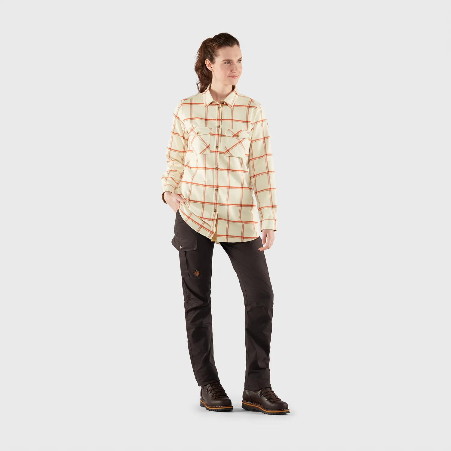 Fjällräven Women&#x27;s Övik Twill Shirt Long Sleeve Chalk White-Cabin Red | Buy Fjällräven Women&#x27;s Övik Twill Shirt Long Sleeve Chalk White-Cabin Red here | Outnorth